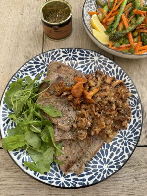 Kalv med kantarellsås