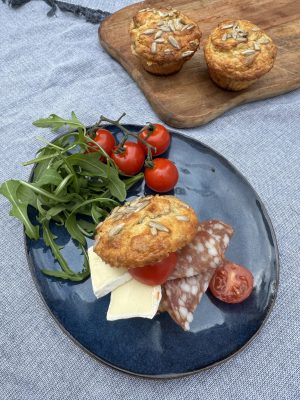 Frukostmuffins med Brie och salami
