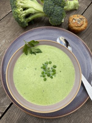 Grön ärtsoppa med broccoli