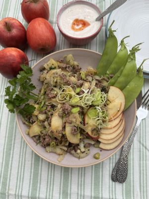 Wok med nötfärs och äpple