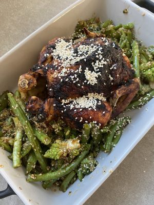 Ugnsbakad hel kyckling med asiatiska smaker