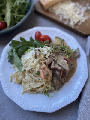Bönfettucini med krämig lövbiffsås
