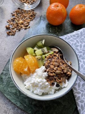 Keso med mandarin, kiwi och granola